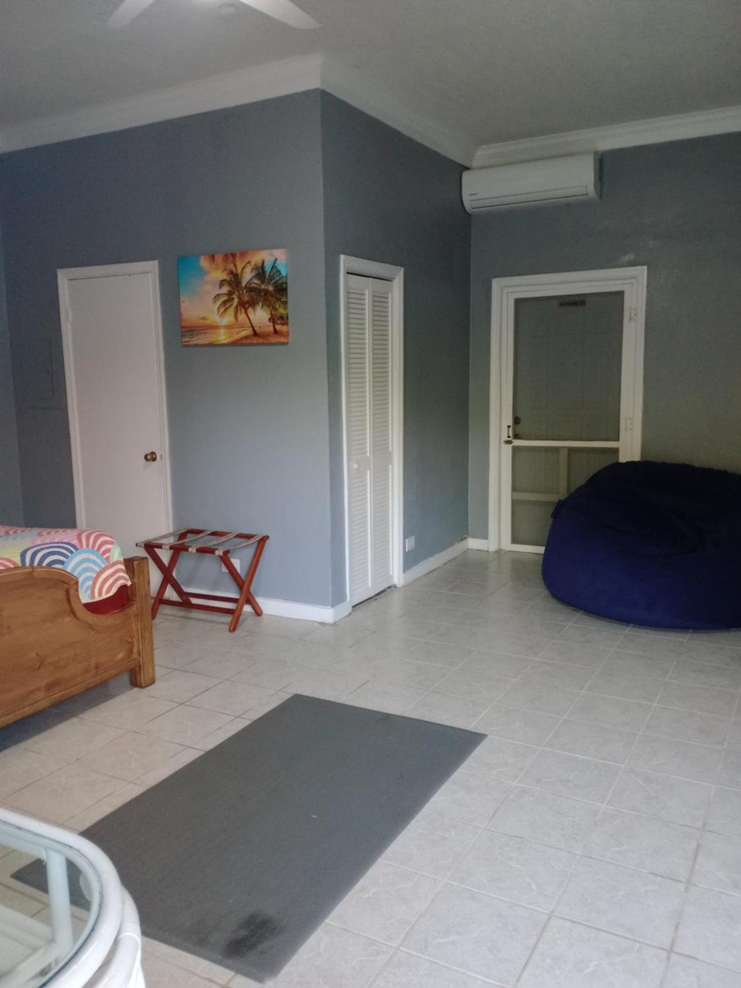Surfers Manor Motel Gregory Town Eksteriør bilde