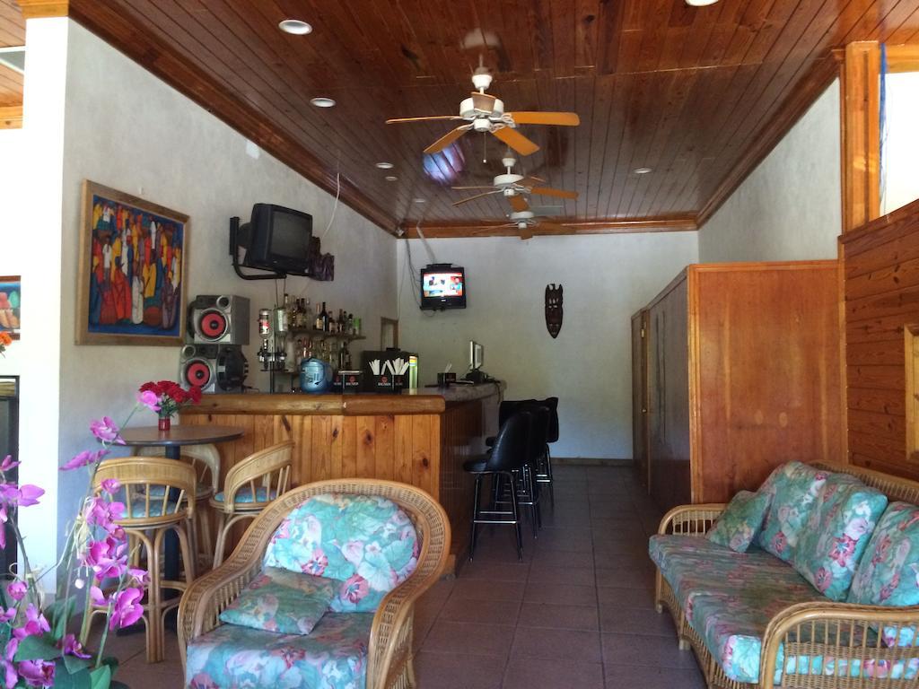 Surfers Manor Motel Gregory Town Eksteriør bilde